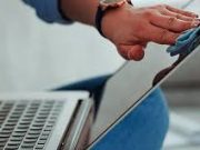 Tips Membersihkan Layar Monitor dari Kotoran dan Minyak