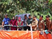 Perhutani KPH Purwodadi Bersama Kodim dan BPBD Grobogan Bantu Air Bersih untuk Warga Karangrejo