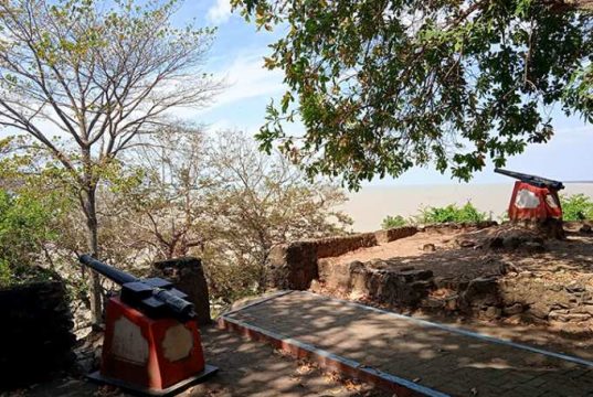 Berkunjung ke Benteng Portugis, Menikmati Keindahan Pantai dari Situs Bersejarah Zaman Sultan Agung