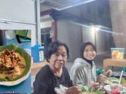 Makan Nasi Gandul Pati Enaknya Pakai Suru Daun Pisang