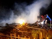Lampu Thinthir Membakar Ludes Rumah, Seorang Menderita Luka Bakar