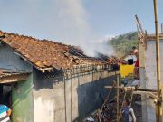 Masak Pakai Kayu, Rumah Nenek di Karanggayam Terbakar