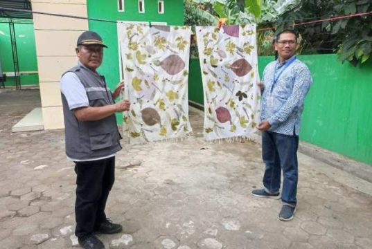 Penyintas TB di Batang Dibekali Kompetensi Batik Ecoprint