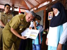 Serahkan Bantuan, Pj Bupati Kudus Pastikan Pemerintah Hadir untuk Anak Yatim Piatu