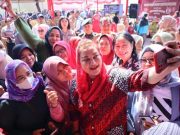 Pak Rahman Diserbu Warga Masyarakat dalam Peringatan Gerakan Pangan Murah di Semarang