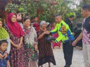 Salurkan Hobi Touring, Kapolres Blora Serahkan Bantuan Sosial hingga Pelosok Randublatung