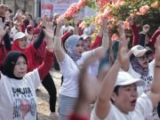 Semarak Pena Mas Ganjar Bareng Emak-Emak Ikuti Senam Sehat di Tegal