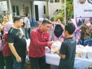 Turut Menekan Inflasi di Kota Semarang, Kelurahan Cabean Semarang Barat Bagi Paket Sembako