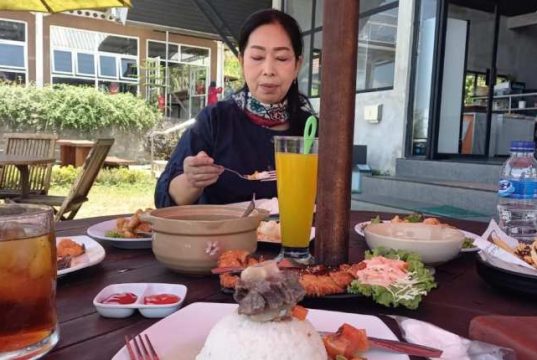 Meski di Jalur Wisata Guci Resto D’Toewel Pasang Harga Bersahabat