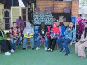 Disporapar Kendal Gelar Fashion Show Jeans dan Batik di Pantai Ngebum