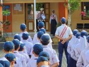 Cegah Aksi Bullying, Perwira Polres Wonosobo Jadi Irup di Sekolah