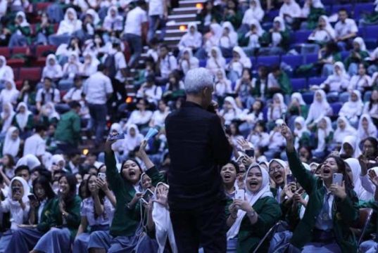 Nama Alam Ganjar Menggema di Kampus Unpas Bandung