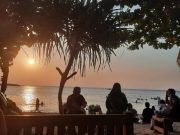 Eksotika Senja saat Matahari Tenggelam di Pantai Blebak Jepara