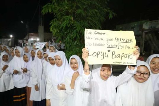 Santriwati Ponpes Al-Azhar Kota Banjar Nantikan Kehadiran Alam Ganjar