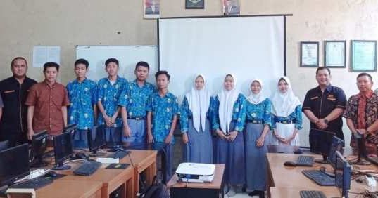 Tim PkM FTIK USM Beri Pelatihan IOT di SMK Walisongo Semarang
