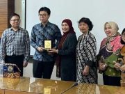Yayasan Alumni Undip Benchmarking di Untar dan Binus