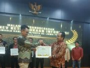 Bawaslu Jepara Terima Penghargaan Keterbukaan Informasi Publik