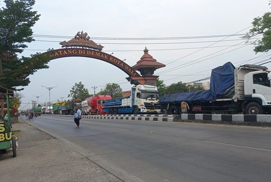 Pantura Semarang-Demak Macet Parah, Cari Jalur Alternatif