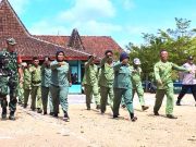 Siap Graaak, Personel Linmas Dilatih Polisi dan Tentara
