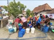 Tim Relawan Ganjar Pranowo Grobogan Salurkan Bantuan Air Bersih untuk Warga 4 Dusun di Rejosari Kradenan
