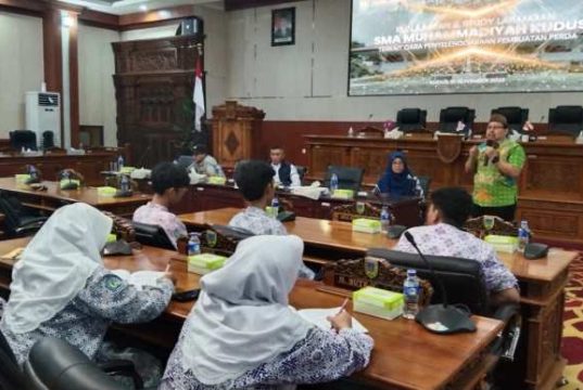 Kunjungi Gedung DPRD, Siswa SMA Muhammadiyah Kudus Pelajari Cara Pembuatan Perda