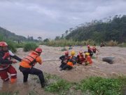 10 Mahasiswa UPS Tegal Terjebak Aliran Sungai