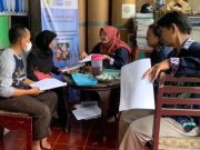 Tim PkM USM Beri Pelatihan Pengelolaan Persediaan Bahan Baku pada Telur Asin Besek Pring Kang Noer kepada Pelaku UMKM