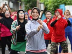 Siti Atikoh Hebohkan Ibu-ibu Warga Kemayoran Jakarta