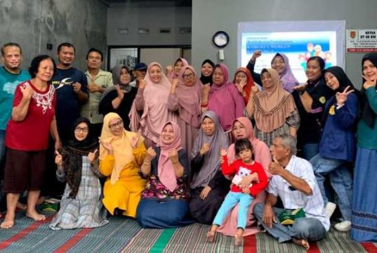 Tim PkM USM Berikan Psikoedukasi pada Orang Tua