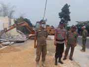 Satpol PP Jawa Tengah Tertibkan 10 Bangunan Liar yang Berdiri di Jalan Purwodadi-Semarang