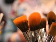 Lima Tips Membersihkan Alat Makeup Agar Tetap Bersih dan Tahan Lama