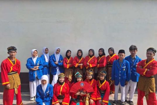 Di Musyran Kalitengah Siswa SMP Muh 8 Wedi Tampilkan Tari Kipas dan Tanding Ganda Tapak Suci