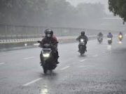 Tips Berkendara Ketika Hujan