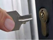 Tips Mengeluarkan Anak Kunci yang Patah