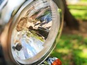 Melepas Bola Lampu Motor yang Terlanjur Pecah