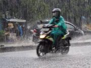 Tips Berkendara Ketika Hujan