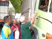 Pantura Macet Hingga 35 Kilometer, Perhutani Mantingan Bagikan Nasi Bungkus untuk Para Sopir