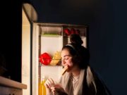 Sering Makan Tengah Malam? Simak Dampak Bahayanya bagi Kesehatan