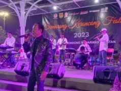 Berjoget dan Berdendang dalam Irama Keroncong di Taman Kedondong