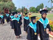 Unik dan Pertama Kali di Jepara, 81 Lansia Diwisuda