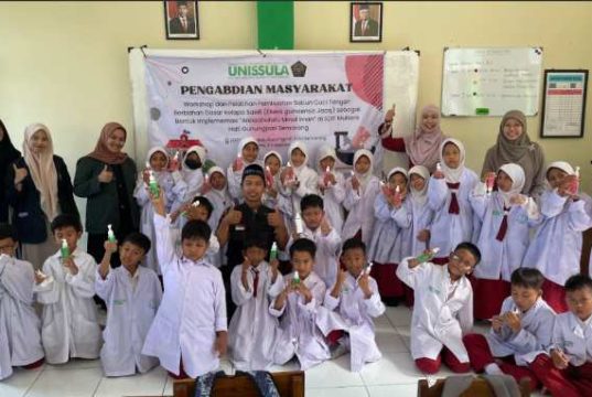 Dosen Farmasi Unissula Gelar Workshop Pembuatan Handsoap