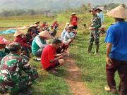 Prajurit TNI Peduli Bantu Petani Bersihkan Saluran Irigasi