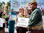 Upacara Hari Jadi Ke-274 Kabupaten Blora di Alun-Alun Kota Ditandai dengan Penyerahan Hadiah