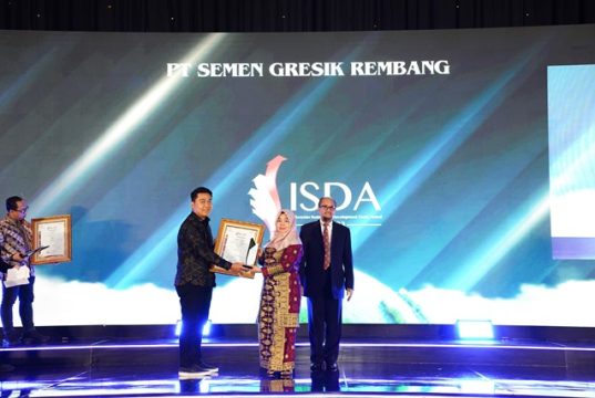 4 Local Hero Binaan Semen Gresik Raih Indonesia CSR Award and Indonesia SDGs 2023