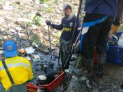 Hujan Mulai Mengguyur, DLH Batang Bersihkan Drainase