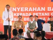 Presiden dan Pj Gubernur Jateng Bagikan Bantuan Beras di Pekalongan