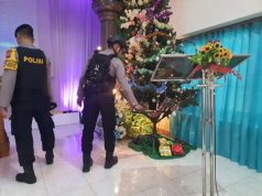 Polres Kudus Sterilkan Gereja Jelang Misa Natal