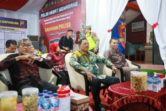 Bupati dan Forkopimda Kendal Pantau Pelaksanaan Misa Malam Natal di Gereja Santo Martinus Weleri