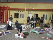 Tim Gabungan Panwascam di Kota Semarang Tertibkan Ribuan APK Melanggar di ‘Fly Over’ Jatingaleh