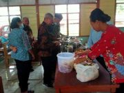 Jemaat GKJ Purwodadi Pepanthan Mlowokarangtalun dan Ngori Perjamuan Kasih dengan Warga Sekitar